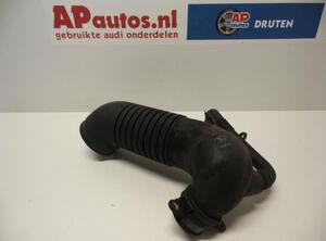 Ansaugschlauch für Luftfilter Audi A4 8E, B6 8E0129615 P3112686