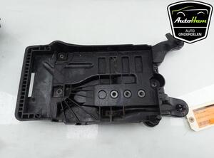 Batterijhouder SEAT IBIZA V (KJ1, KJG), VW POLO (AW1, BZ1), SEAT ARONA (KJ7, KJP), SKODA FABIA IV (PJ3)