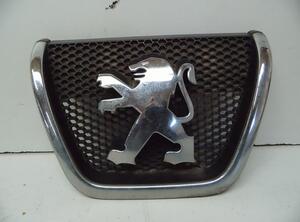 Emblem Motorhaube 1490016077 (2,2 Diesel(2179ccm) 94kW DW12TED4/4HW DW12TED4
Getriebe 6-Gang ML6CL)
