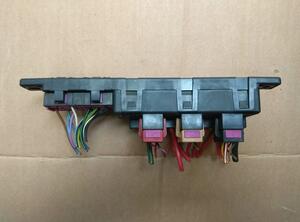 Fuse Box AUDI A4 (8E2, B6) 8L0941822A  Relaishalter