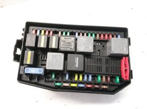 Fuse Box JAGUAR X-Type (CF1)