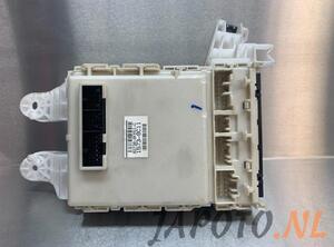 Fuse Box TOYOTA VERSO (_R2_)