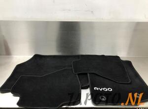 Floor mat (Carpet Mat) TOYOTA AYGO (_B4_)