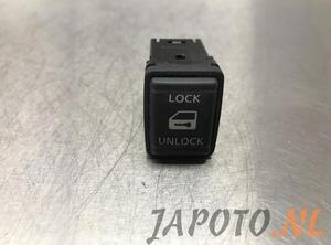 Switch for central lock NISSAN NOTE (E12)