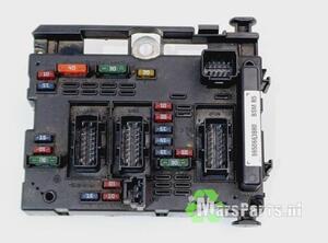 Fuse Box PEUGEOT 307 CC (3B)