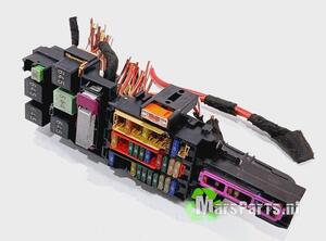 Fuse Box AUDI A6 (4G2, 4GC, C7), LAND ROVER DISCOVERY IV (L319)