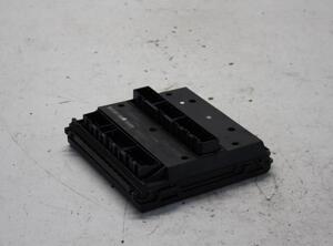 Control unit for door drawing support VW POLO (9N_), VW POLO Saloon (9A4, 9A2, 9N2, 9A6)