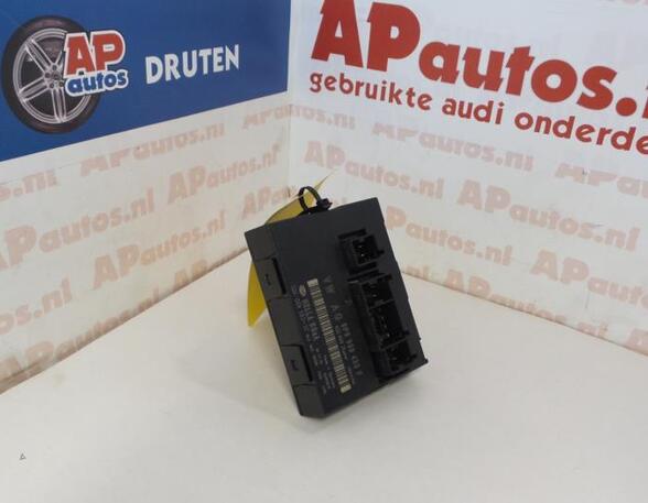 Control unit for door drawing support AUDI A3 (8P1), AUDI A3 Sportback (8PA)