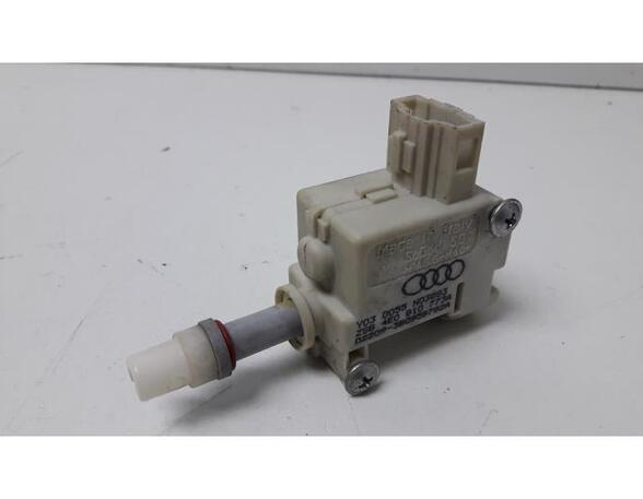 Servomotor for fuel filler flap AUDI A8 (4E2, 4E8)