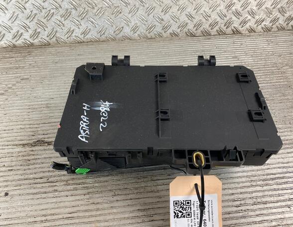 Fuse Box OPEL Astra H (L48)