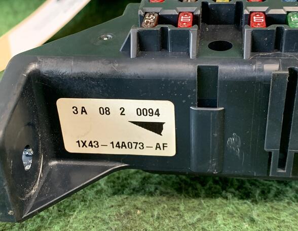 Fuse Box JAGUAR X-Type (CF1)