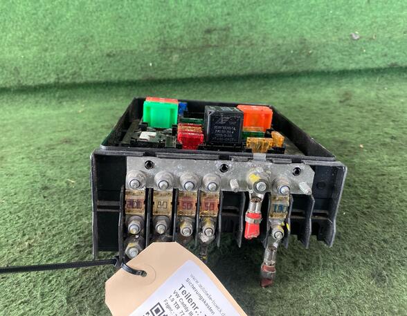 Fuse Box VW CADDY III MPV (2KB, 2KJ, 2CB, 2CJ)