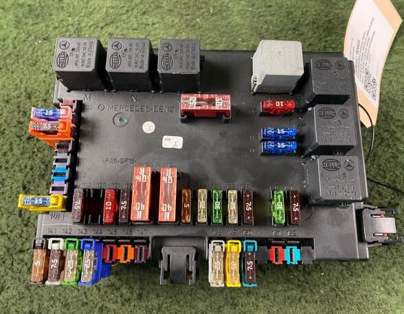 Fuse Box MERCEDES-BENZ S-CLASS (W221)