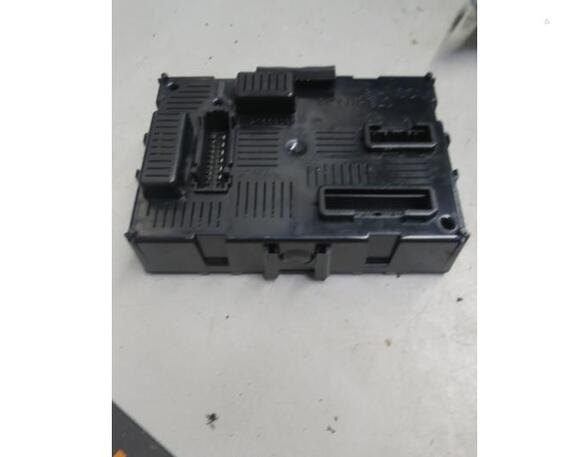 Fuse Box NISSAN MICRA III (K12)