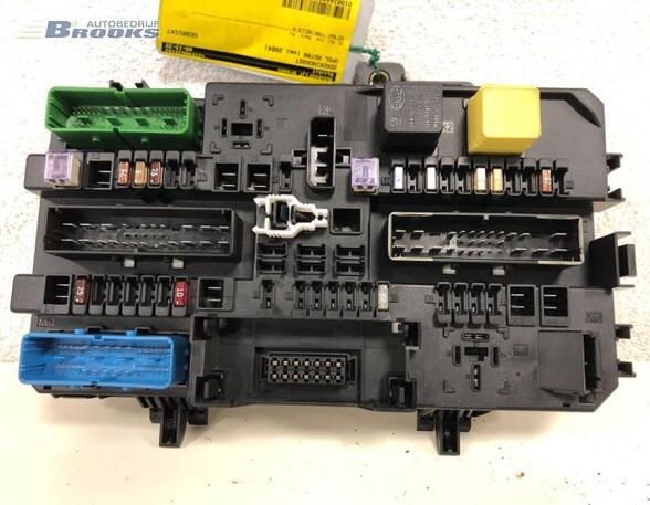 Fuse Box OPEL ASTRA H (A04)