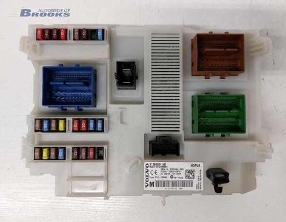 Fuse Box VOLVO V60 I (155, 157), VOLVO V60 I Cross Country (157)