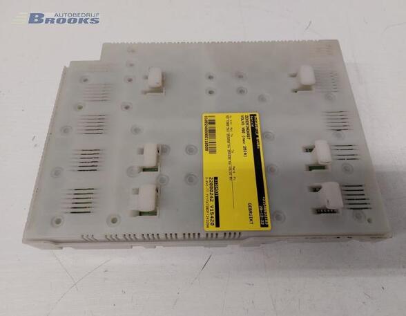 Fuse Box VOLVO V60 I (155, 157), VOLVO V60 I Cross Country (157)