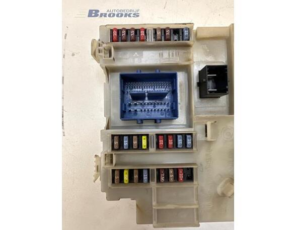 Fuse Box VOLVO V60 I (155, 157), VOLVO V60 I Cross Country (157)