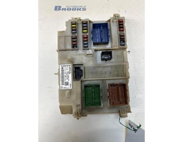 Fuse Box VOLVO V60 I (155, 157), VOLVO V60 I Cross Country (157)