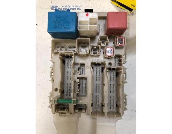 Fuse Box TOYOTA VERSO (_R2_)