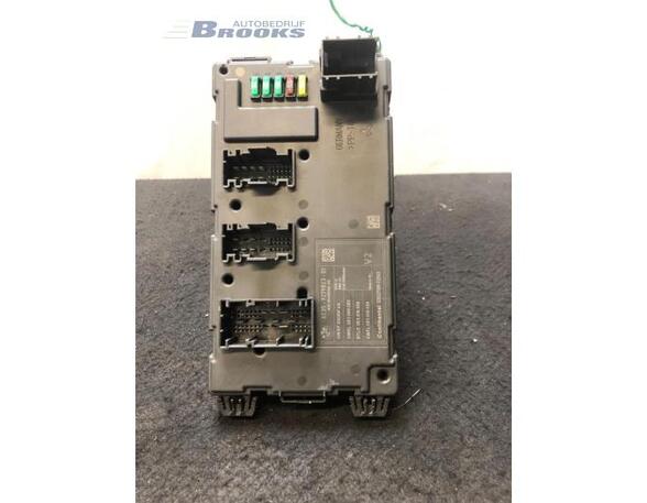 Control unit for door drawing support BMW 3 (F30, F80)