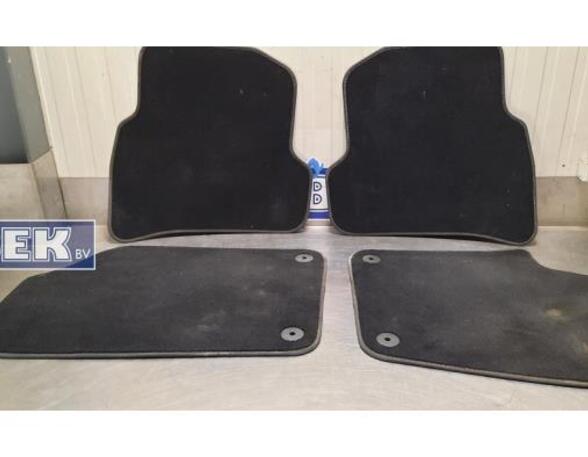 Floor mat (Carpet Mat) VW Polo (6C1, 6R1)