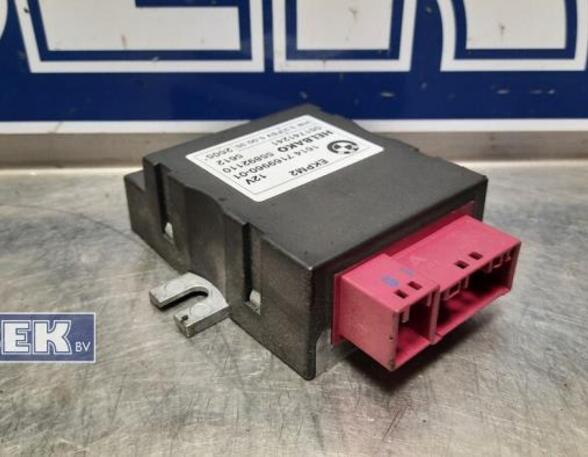 Control unit for door drawing support BMW 3er (E90)