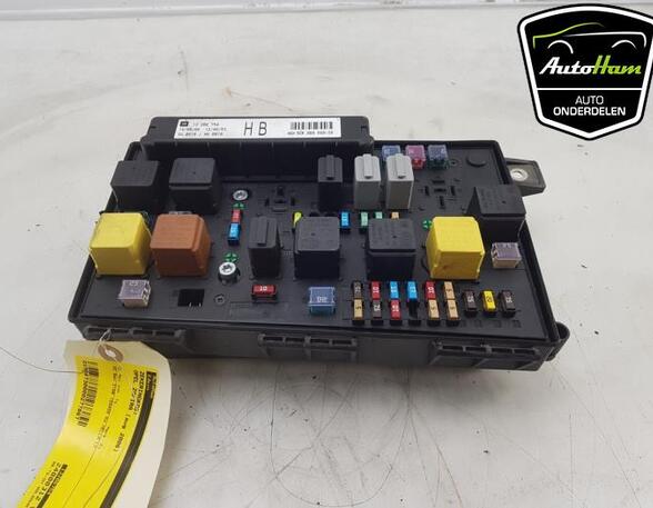 Fuse Box OPEL ZAFIRA / ZAFIRA FAMILY B (A05)