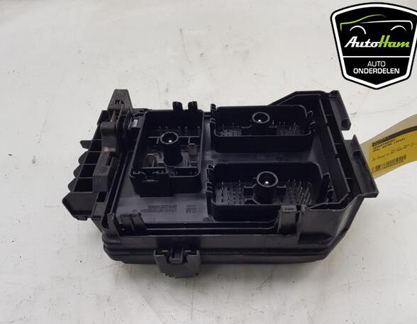 Fuse Box OPEL ASTRA K (B16)