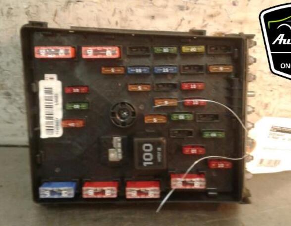 Fuse Box VW PASSAT Variant (3C5), VW PASSAT B7 Estate Van (365), VW PASSAT (3C2)