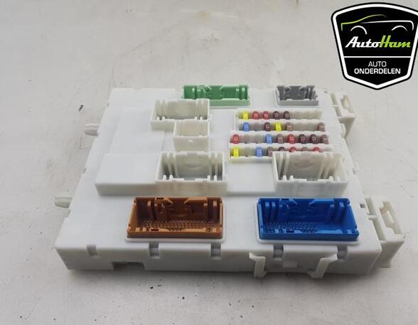 Fuse Box VOLVO V40 Hatchback (525, 526), VOLVO V40 Cross Country (526)