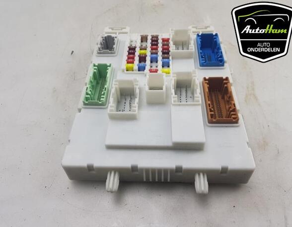 Fuse Box VOLVO V40 Hatchback (525, 526), VOLVO V40 Cross Country (526)