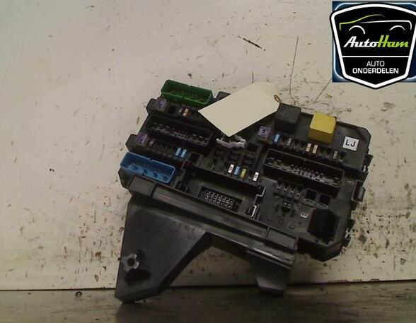 Fuse Box OPEL ASTRA H Estate (A04)