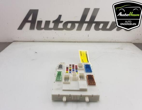 Fuse Box VOLVO V40 Hatchback (525, 526), VOLVO V40 Cross Country (526)