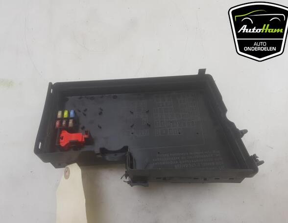 Fuse Box VOLVO V40 Hatchback (525, 526), VOLVO V40 Cross Country (526), VOLVO XC60 (156)