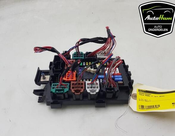 Fuse Box TESLA MODEL X (5YJX)