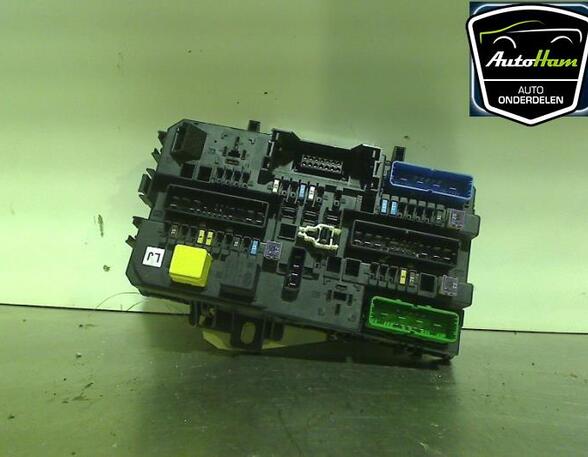 Fuse Box OPEL ASTRA H Estate (A04)