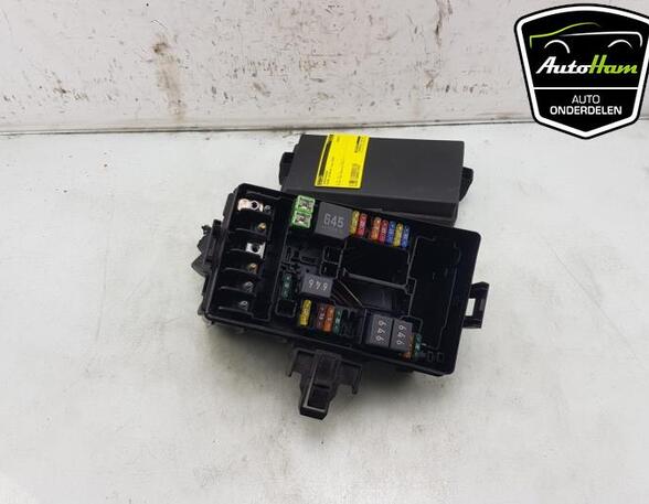 Fuse Box SKODA OCTAVIA III Combi (5E5, 5E6), VW TIGUAN (AD1, AX1), VW TIGUAN ALLSPACE (BW2)