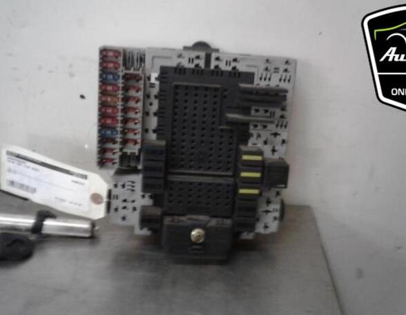 Fuse Box VOLVO S80 I (184)