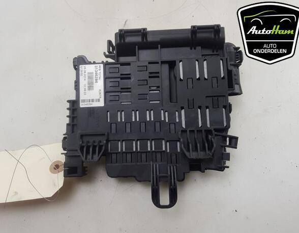 Fuse Box VOLVO V60 I (155, 157), VOLVO V70 III (135), VOLVO XC70 II (136)