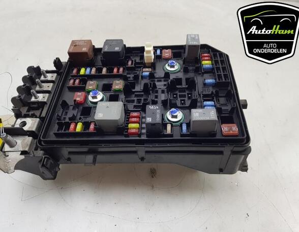 Fuse Box OPEL ASTRA K (B16)