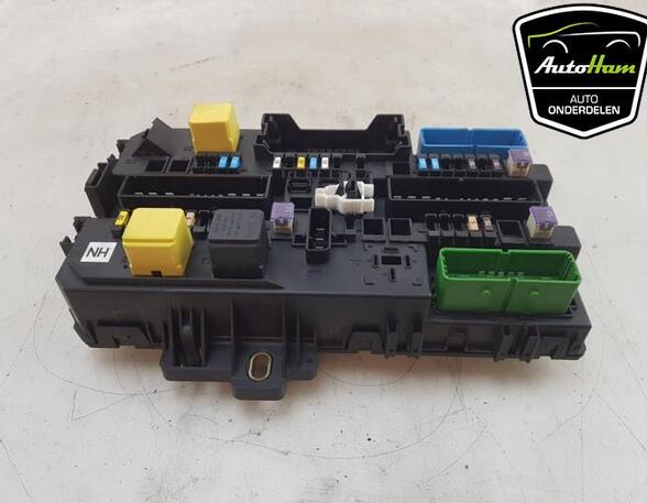 Fuse Box OPEL ASTRA H Estate (A04)