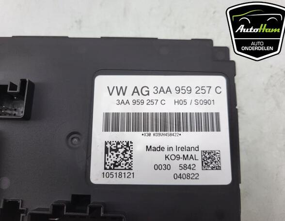 Control unit for door drawing support SKODA OCTAVIA IV Combi (NX5)