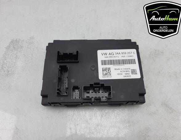 Control unit for door drawing support SKODA OCTAVIA IV Combi (NX5)