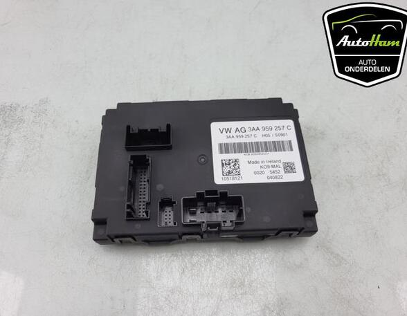 Control unit for door drawing support SKODA OCTAVIA IV Combi (NX5)