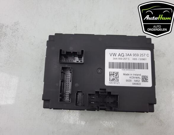 Control unit for door drawing support SKODA OCTAVIA IV Combi (NX5)