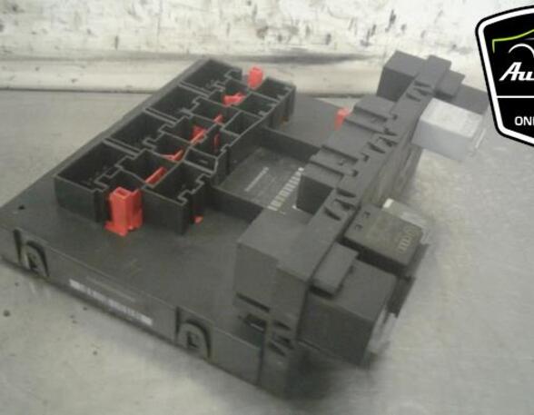 Control unit for door drawing support SEAT ALTEA (5P1), SEAT ALTEA XL (5P5, 5P8), SEAT TOLEDO III (5P2), VW GOLF V (1K1)