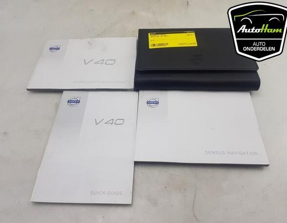 Handleiding VOLVO V40 Hatchback (525, 526), VOLVO V40 Cross Country (526)