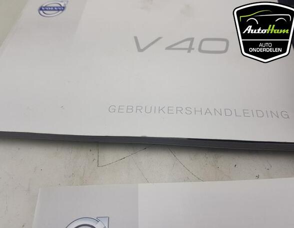 Handleiding VOLVO V40 Hatchback (525, 526), VOLVO V40 Cross Country (526)