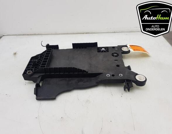 Battery holder BMW 1 (F40), BMW 2 Gran Coupe (F44), BMW X2 (F39), BMW 2 Gran Tourer (F46)